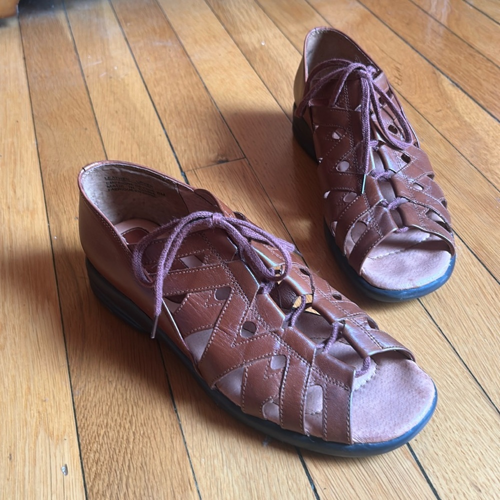 Leather lace up shoes fisherman style